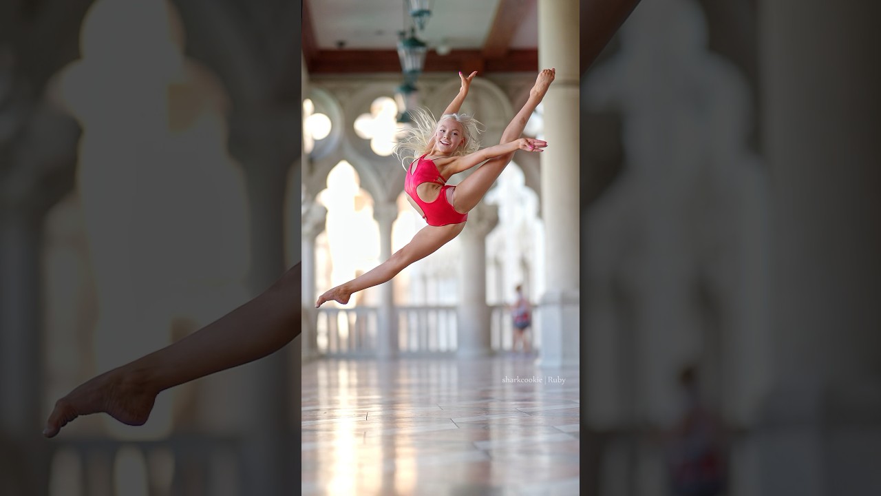 Always in a good mood 💃 Ruby #dancephotography #slowmotion #acrobatics