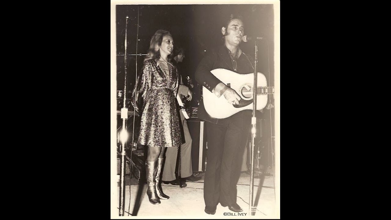 George Jones sings WHITE LIGHTNING live on Navy Hoedown (1969)