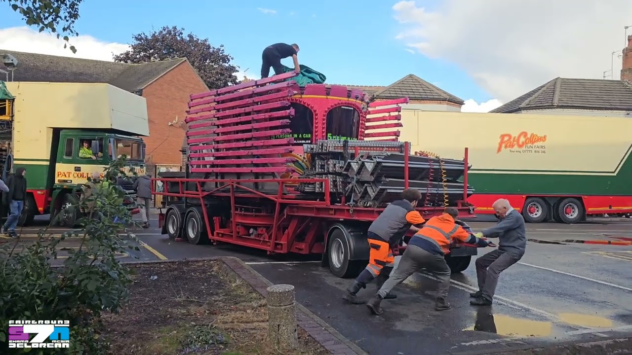 Ashby-de-la-Zouch Statutes 2024 Pat Collins Funfairs Build up of Supreme Waltzer (Anthony Harris)