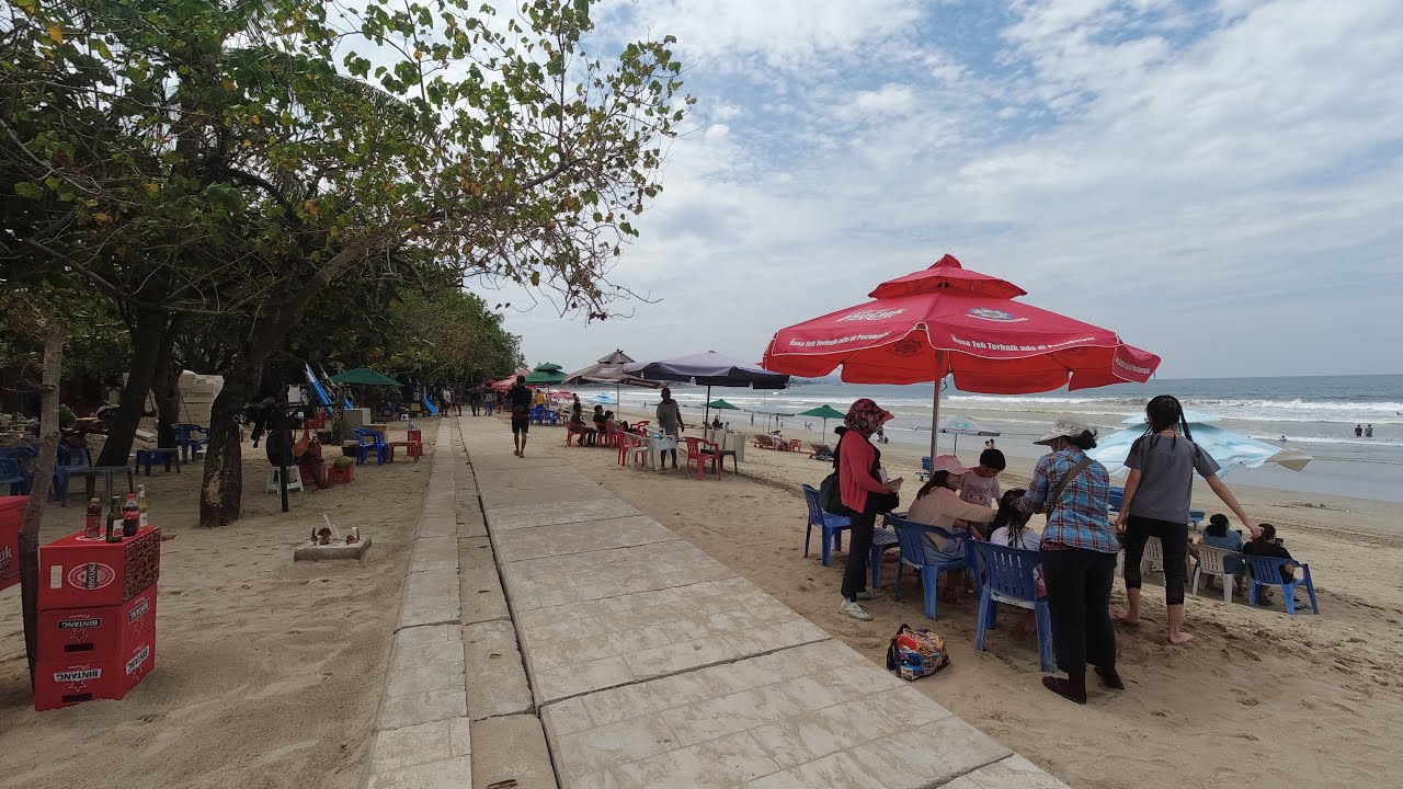 Situasi Awal Tahun 2023 di Pantai Kuta Bali