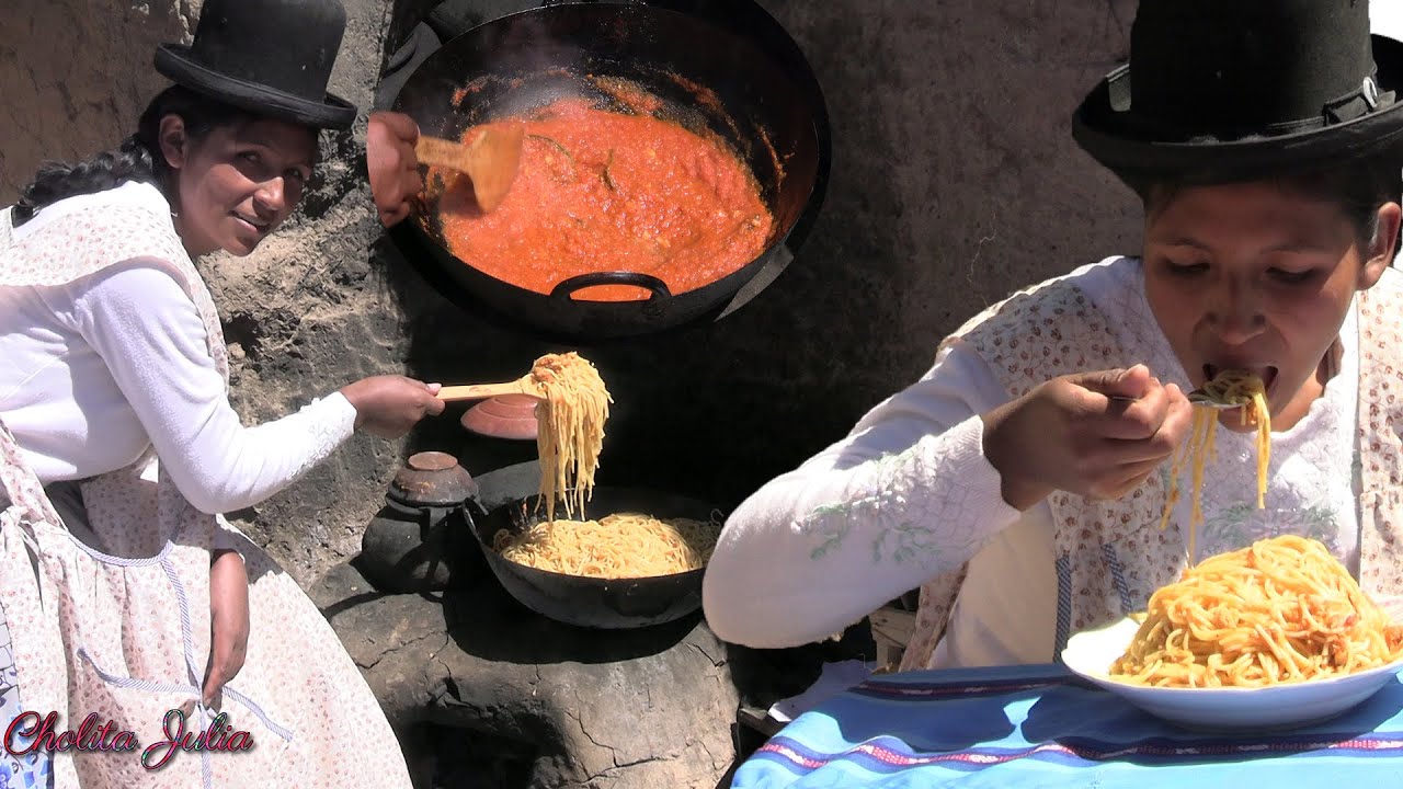 COCINANDO TALLARINES ROJOS CON ATÚN EN EL CAMPO A FOGÓN- CHOLITA JULIA