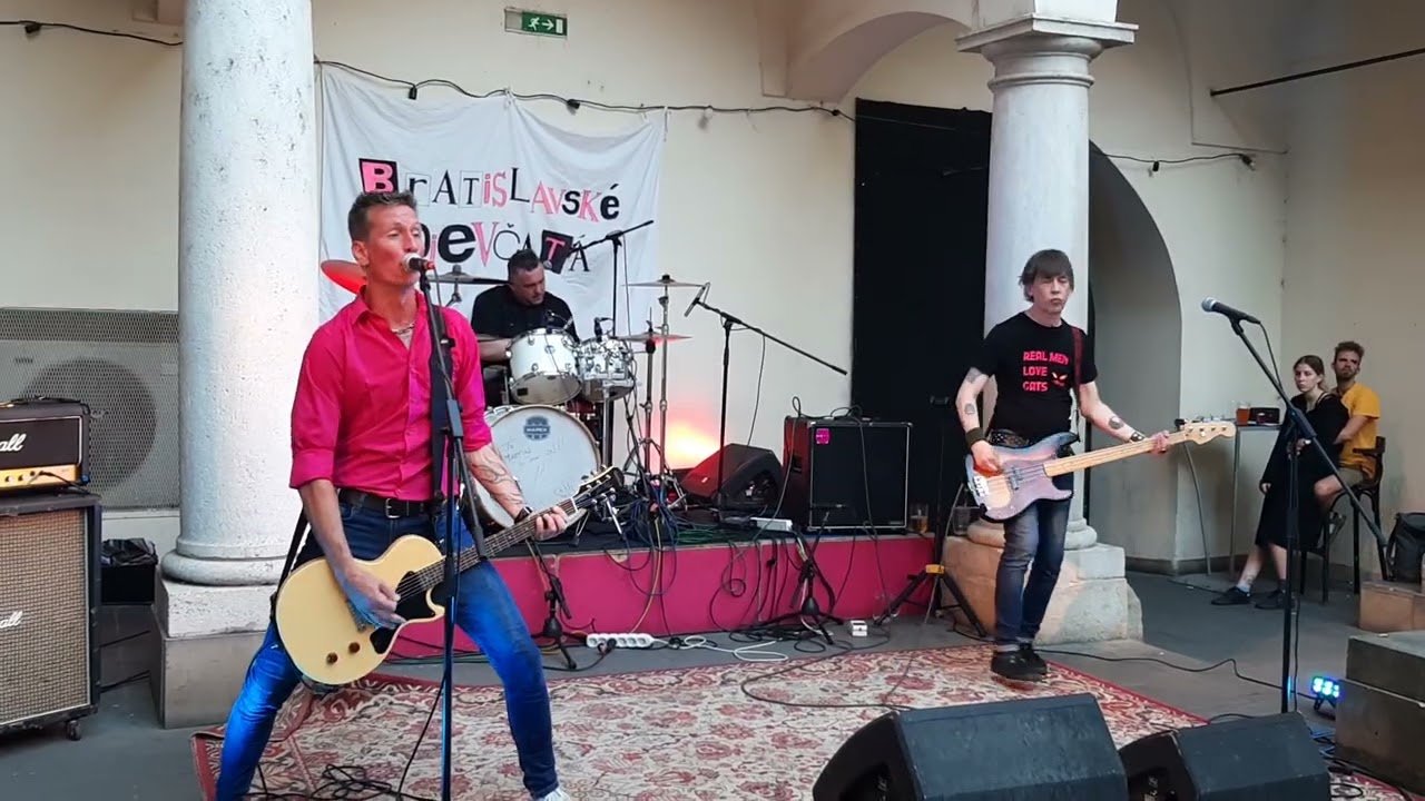 BRATISLAVSKÉ DIEVČATÁ - Tancujem s ňou