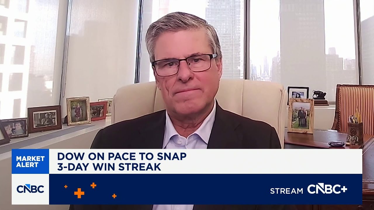 Swipe fee legislation gives me hesitation for Visa and Mastercard, says MAI Capital's Chris Grisanti