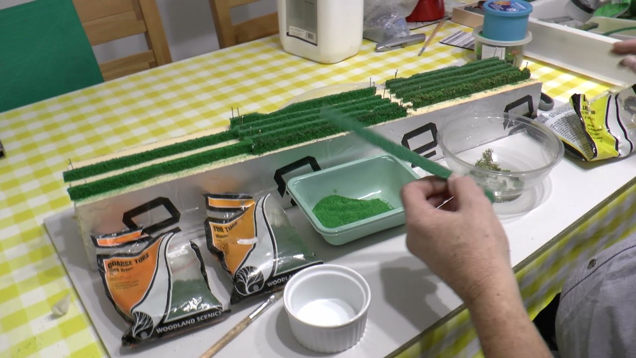 SANDS ROAD OO GAUGE MODEL RAILWAY No 6  WALLS AND HEDGES