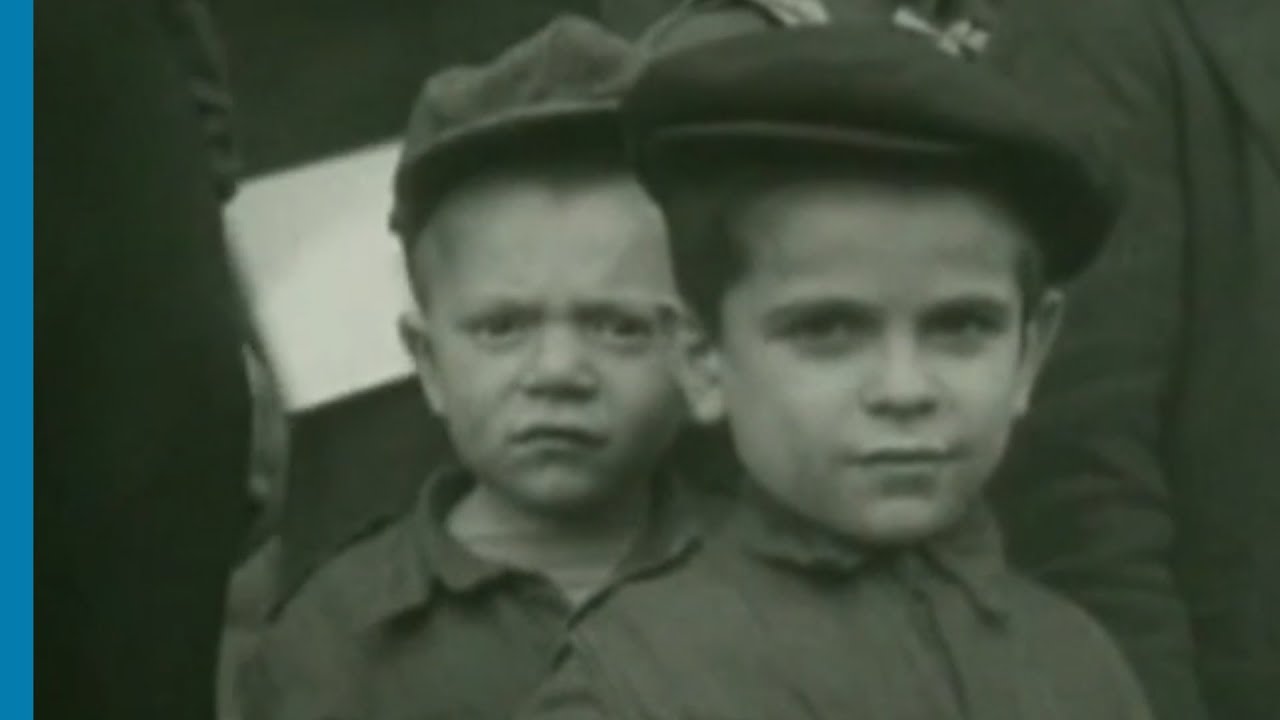 Des orphelins juifs en route pour la France après la Shoah, à bord du train Hatzala de Herzog
