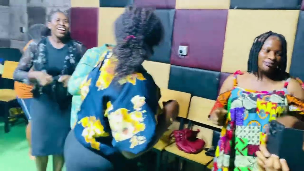 MIN Emmanuel Live With The Praisers