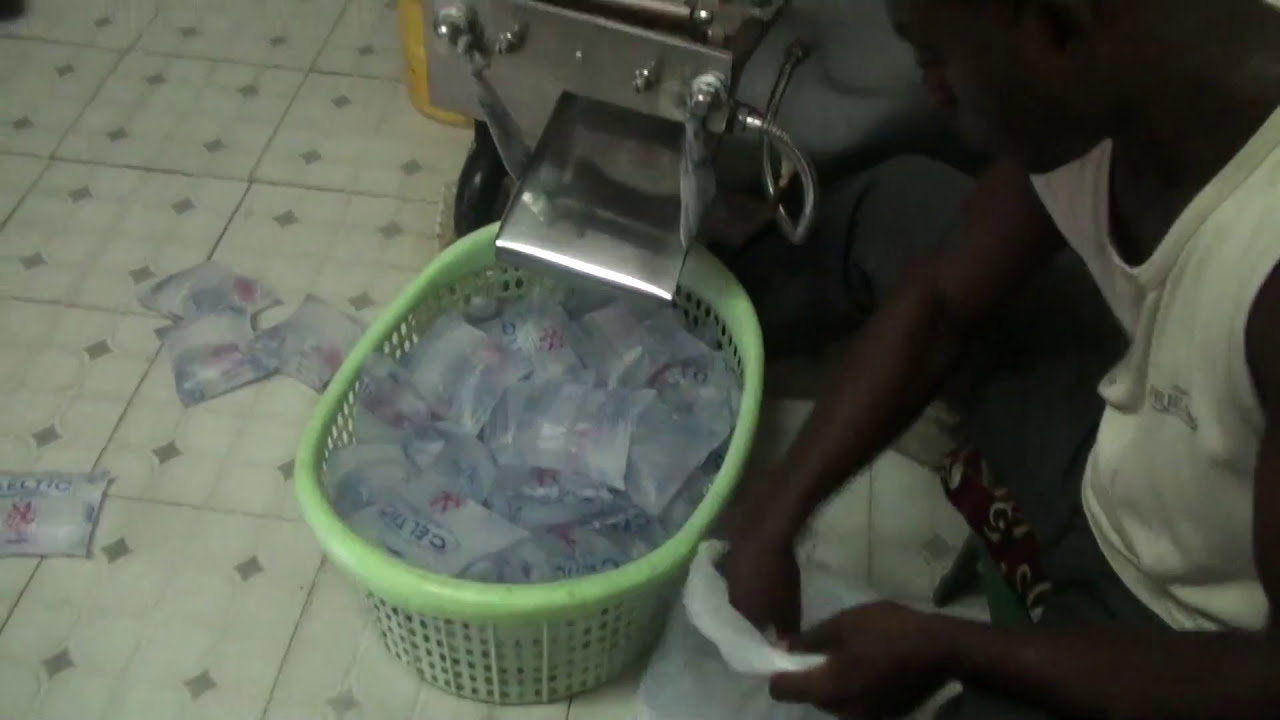 Ensacheuse d'eau automatique - film biodégradable et compostable conforme à EN 13432