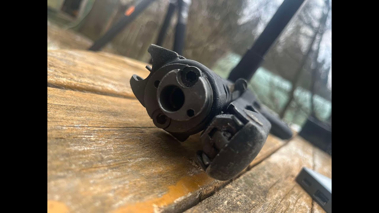 Pistolet maszynowy Sterling - taki brzydki, że się zakochać można :)