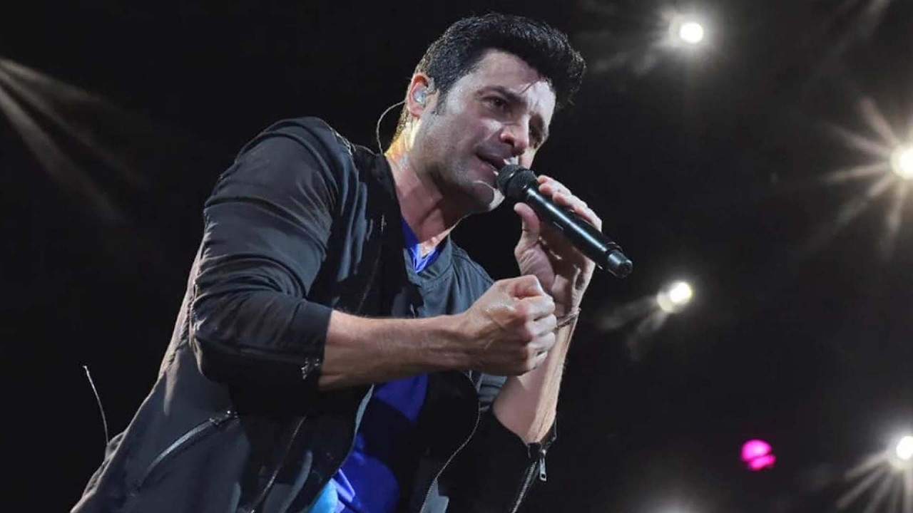 TODOS QUEREMOS SER ESA FAN DE CHAYANNE QUE BAILÓ CON ÉL EN EL ESCENARIO, EN SU PRIMER SHOW EN BA 🎉