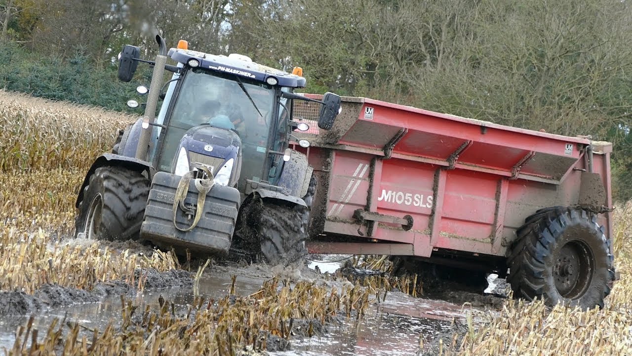 New Holland T7.270 Working Hard in The Mud During Maize / Corn Chopping | Häckseln 2017