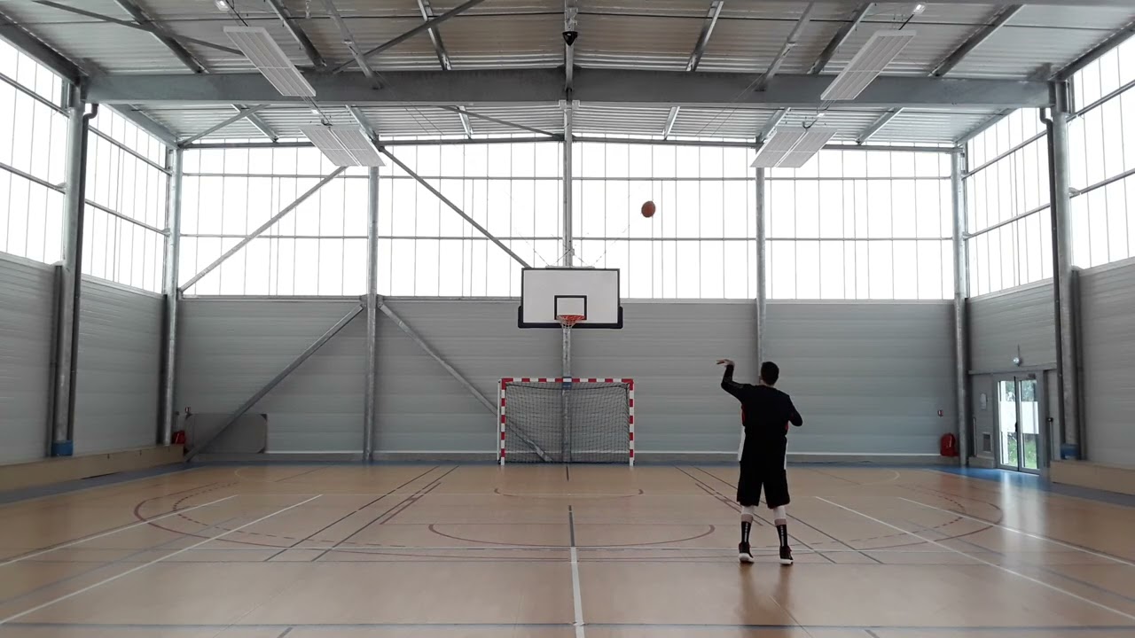 1894) 50/61 à 3pts 82% (300) 15/02/26 (94700)