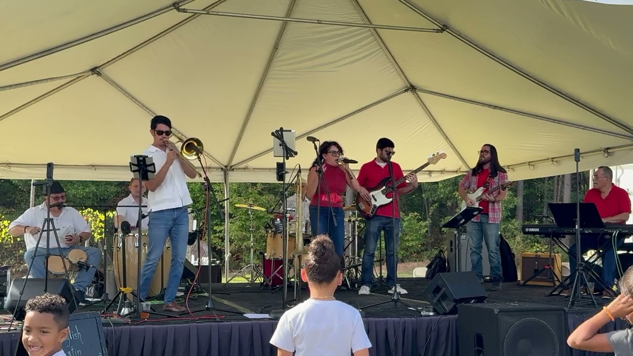 Chan Chan por Spanglish Latin American Band 