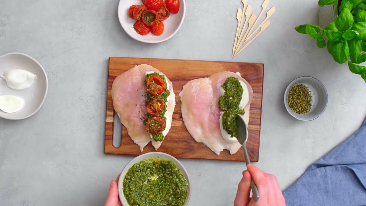 Gevulde kipfilet met mozzarella, tomaat en pesto