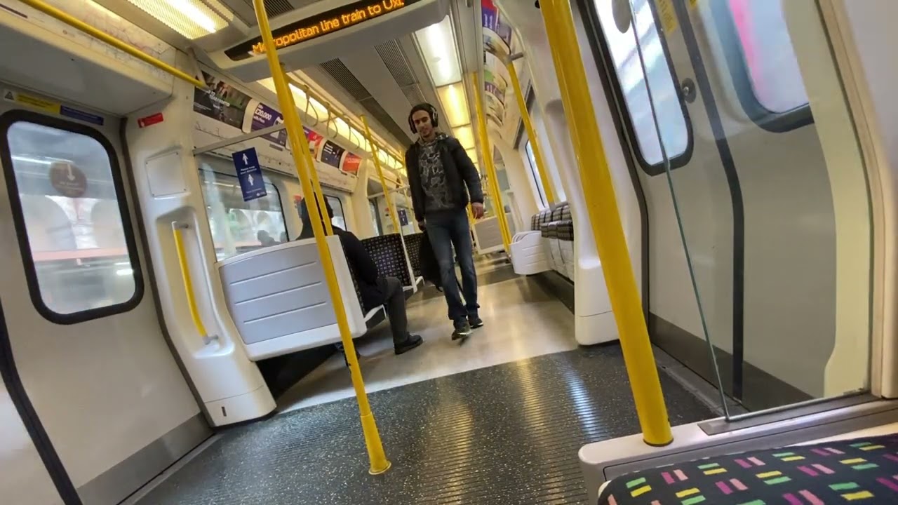 Metropolitan Line Train. Early Morning. Liverpool Street to St Pancras. #march2022 #london