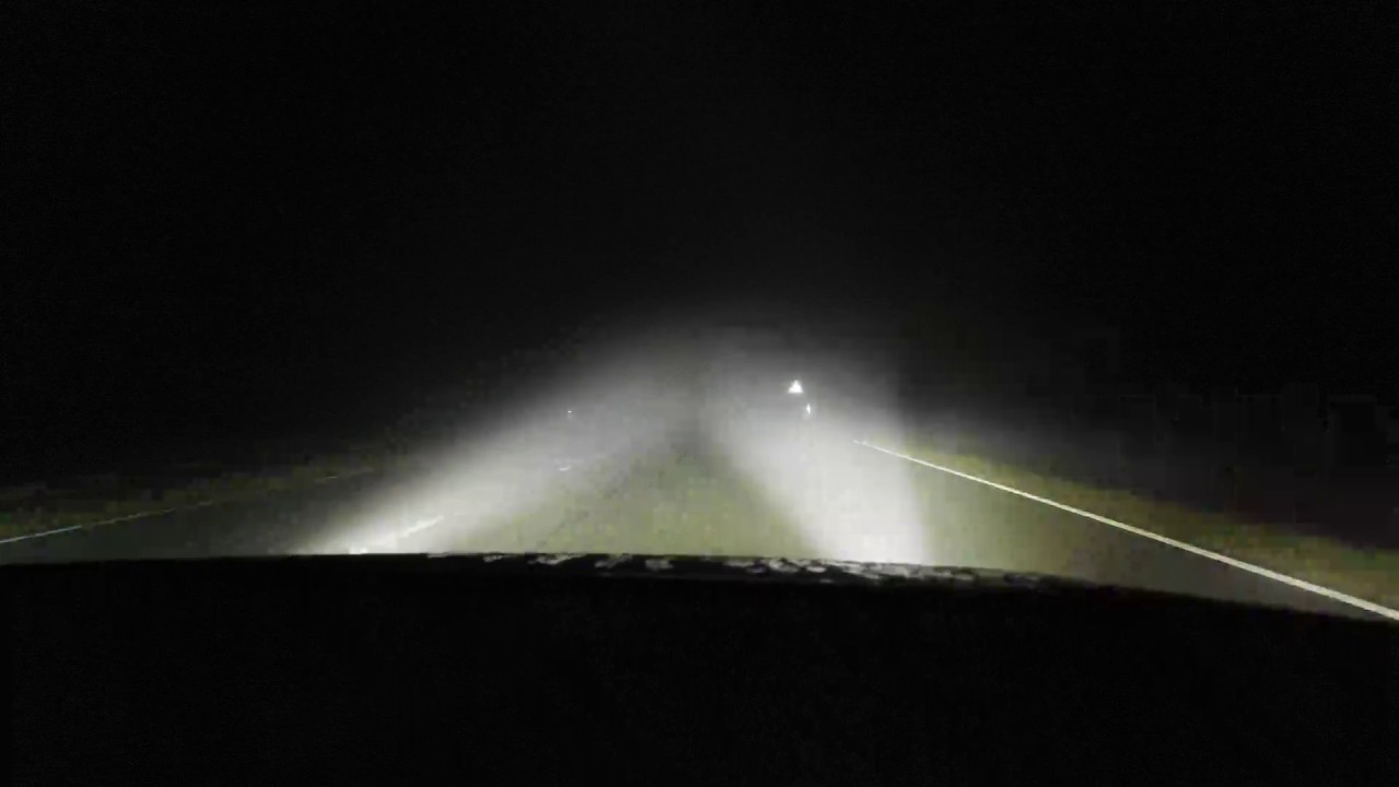 Audi A4 B9 Matrix LED Demonstration [4k]  - Foggy morning.