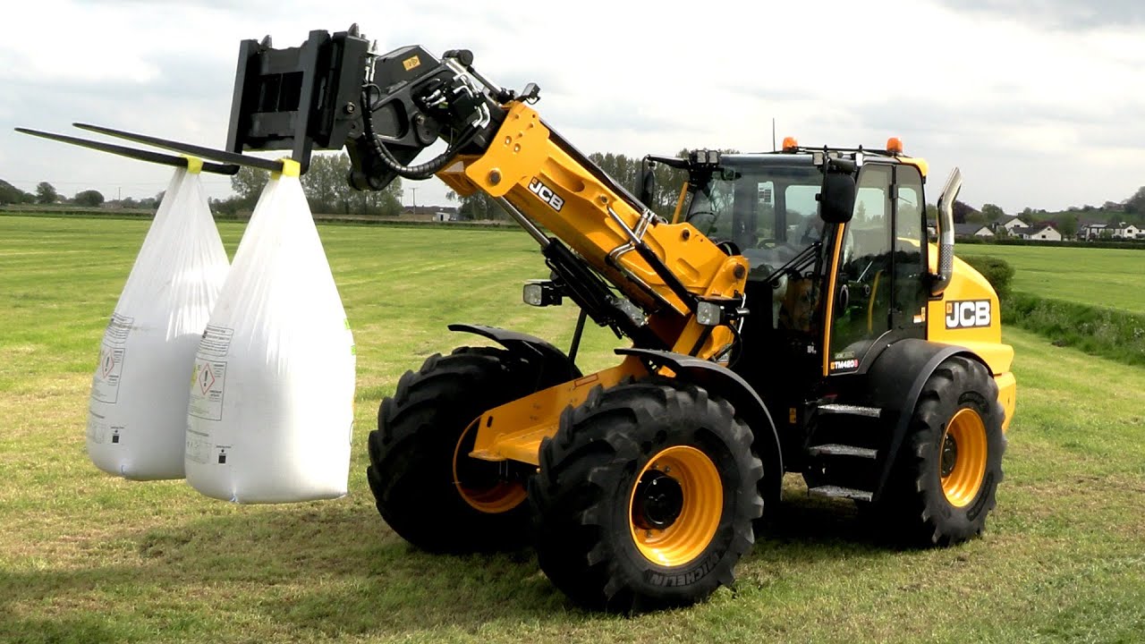 JCB TM420S pivot steer telehandler: REVIEW (Cab and Controls)