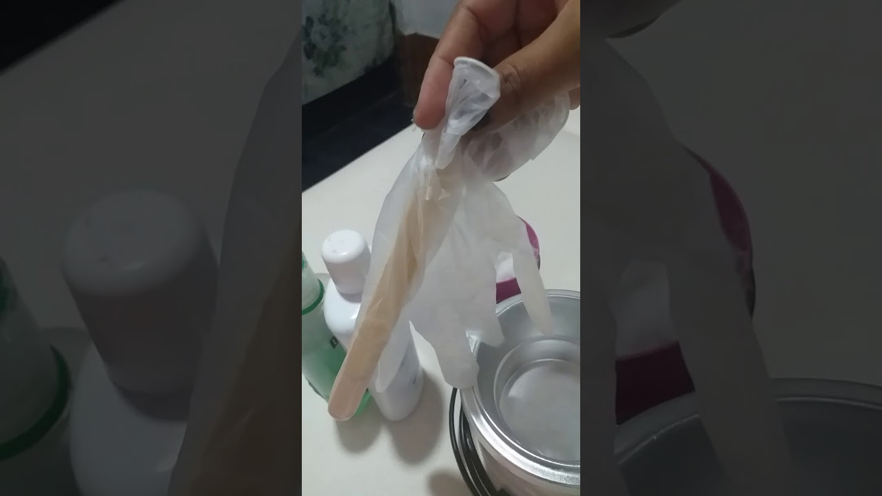 Atendendo a domicílio. Organizando o material de depilação na bolsa