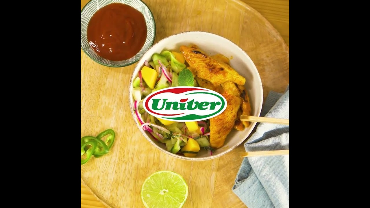 Salată cu piept de pui marinat în Ketchup picant cu Erős Pista