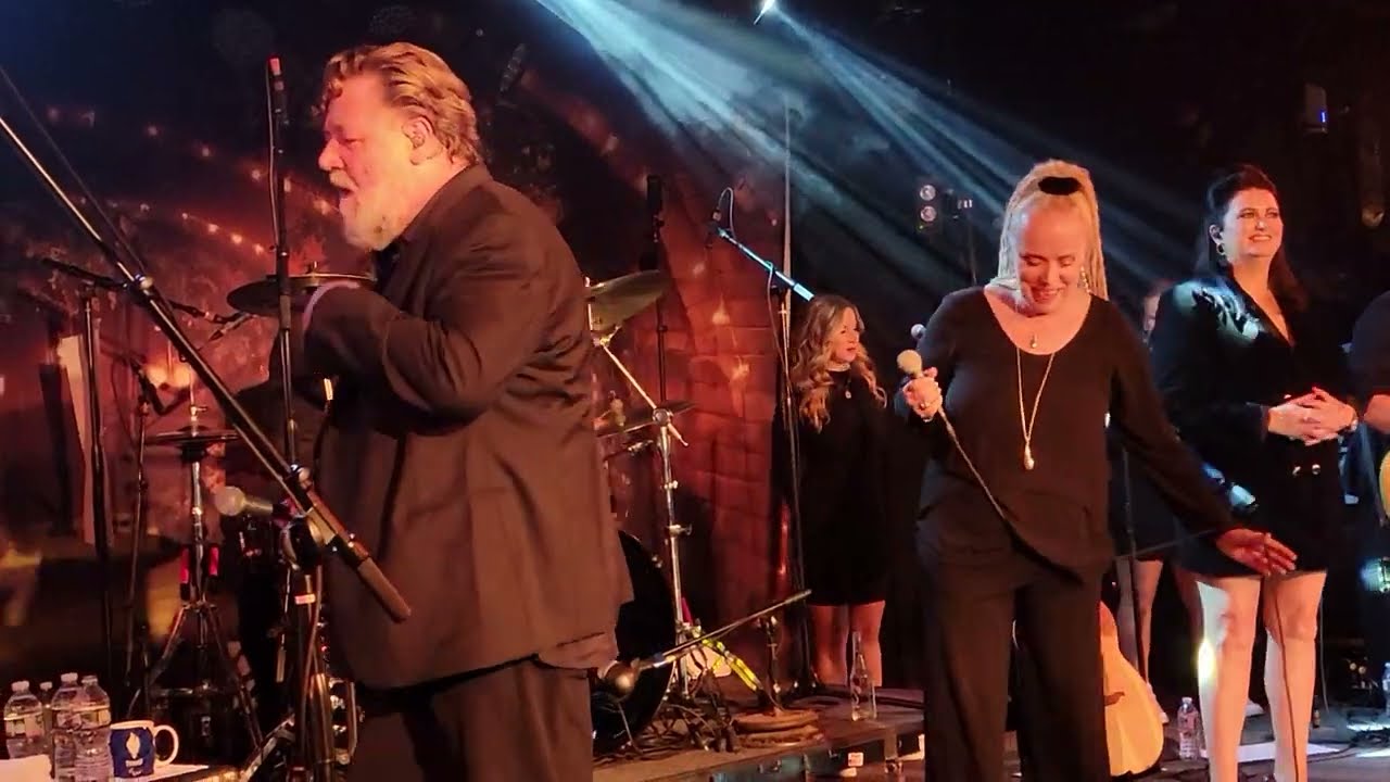 Russell Crowe - Let Your Light Shine - Live Stone Pony