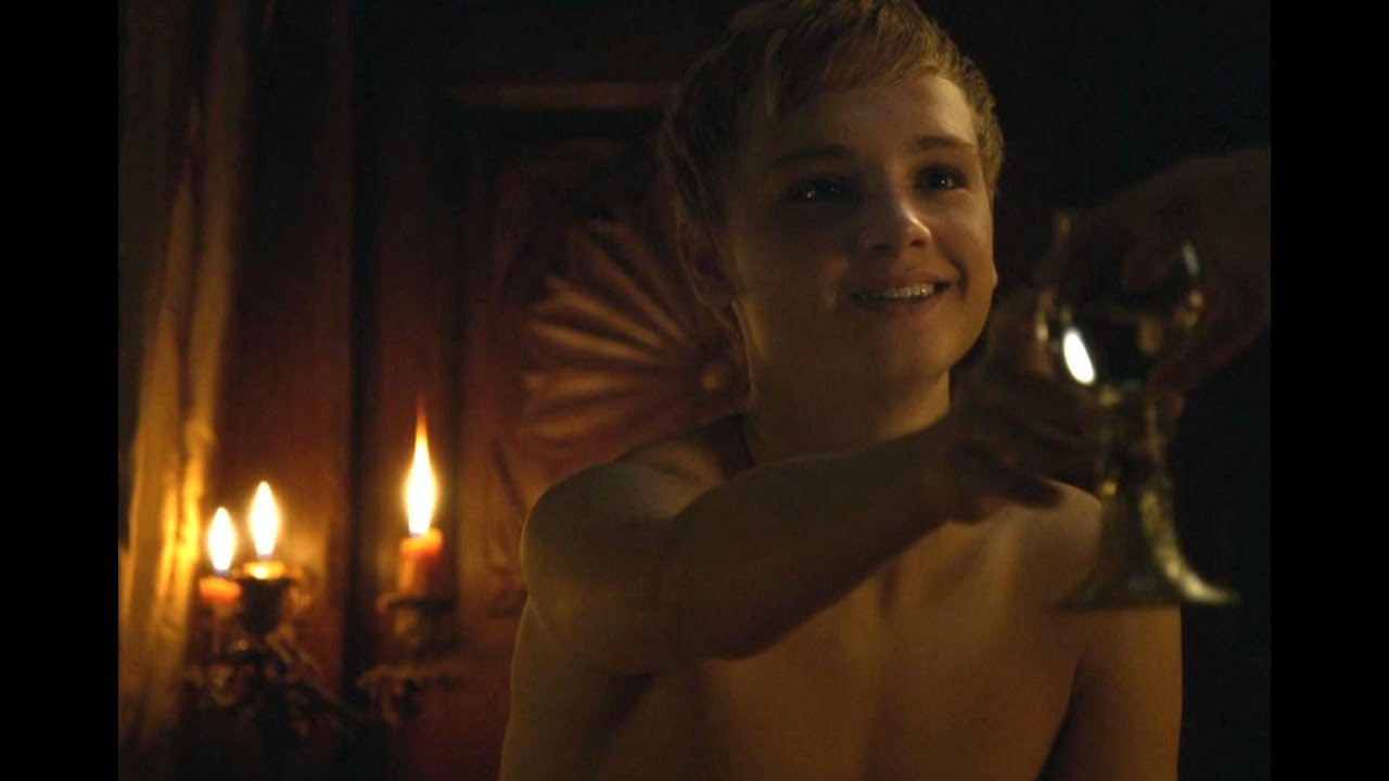 Dean-Charles Chapman of Game of Thrones Went Shirtless! Is He Gay Or Has A Girlfriend?