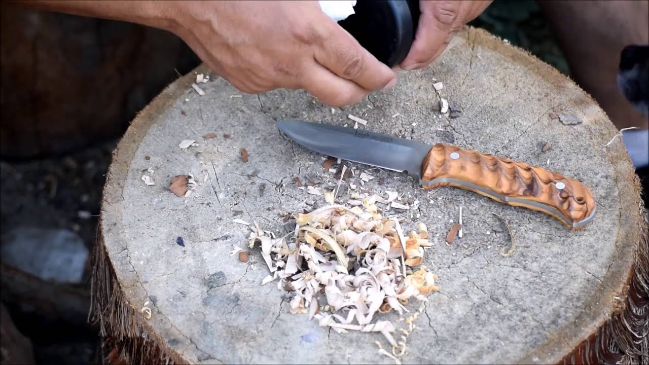 Cuchillo Miguel Nieto. Coyote. Olive wood.