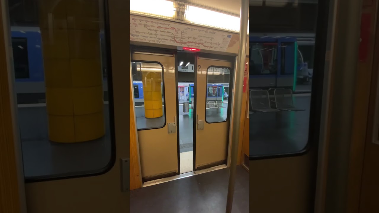 Ich durfte die U-Bahn Ansage machen &ldquo;Bitte zur&uuml;ckbleiben&ldquo; #m&uuml;nchen #train