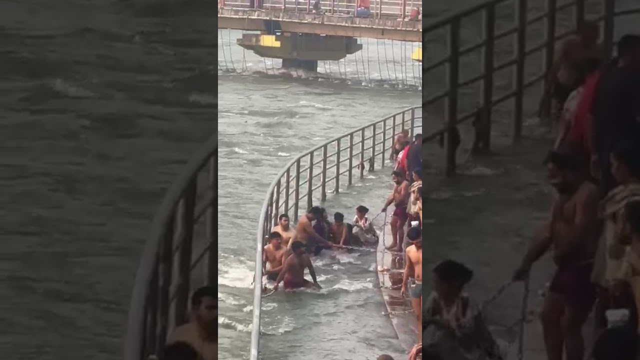 #Haridwar हर की पौड़ी मैं  डुबकी लगाते हुए