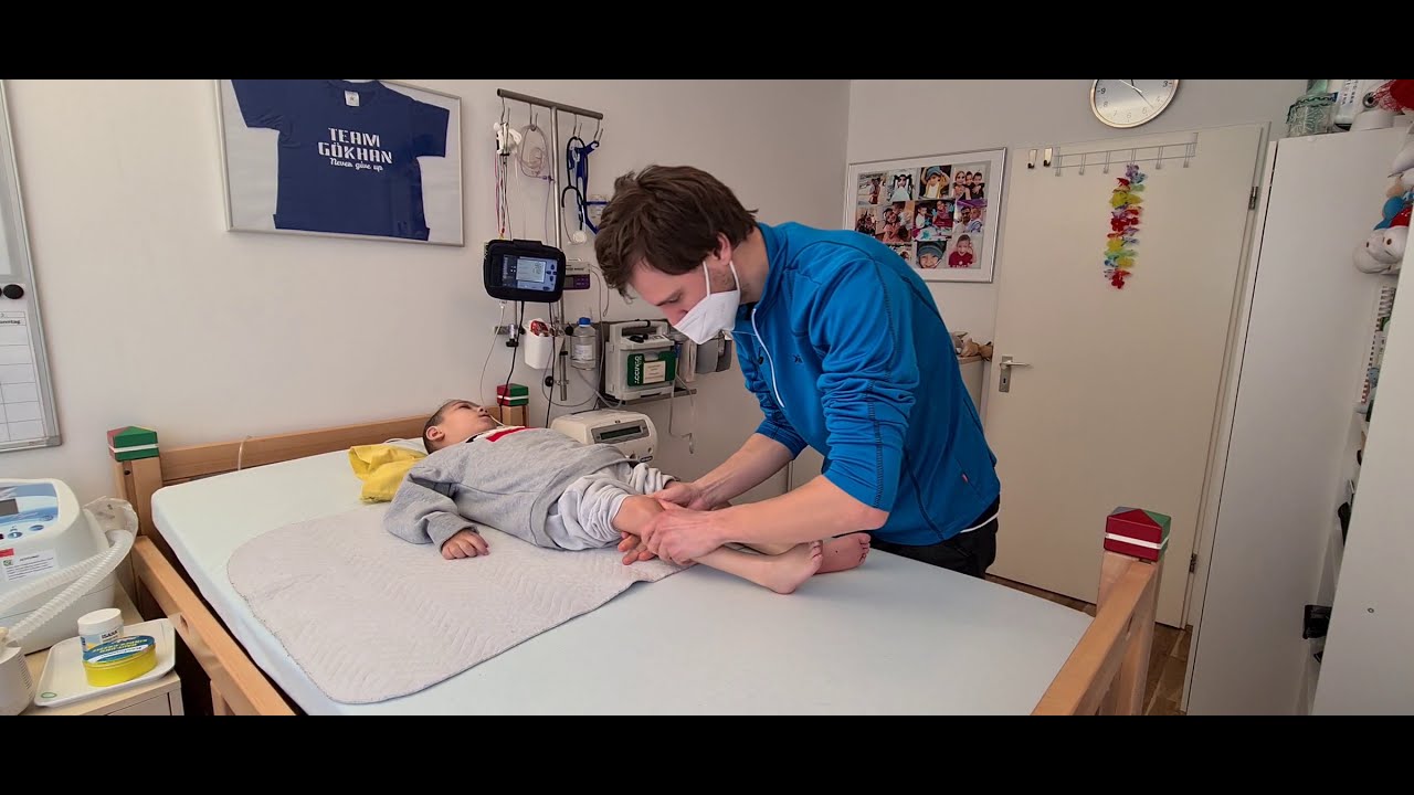 Physiotherapie mit Kind im Wachkoma #Wachkoma​​ #Therapie​​ #TeamGökhan #Physiotherapie
