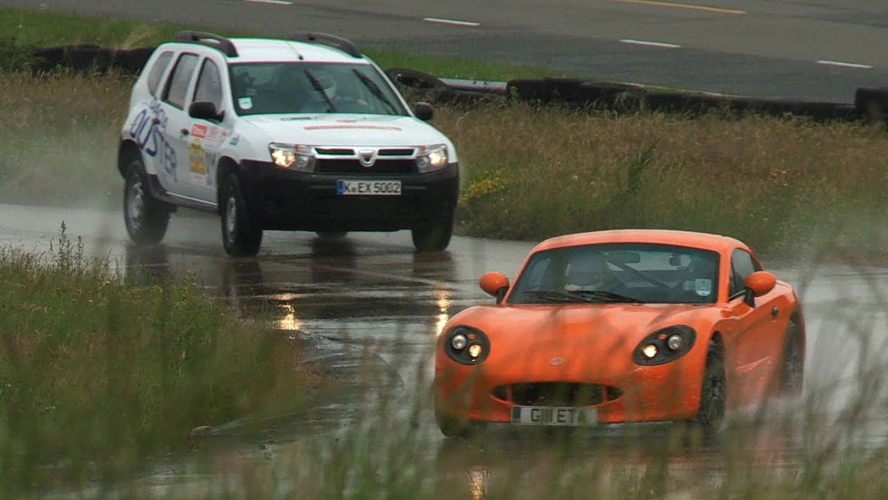 World's most unusual race - Dacia Duster vs Ginetta G40R by autocar.co.uk