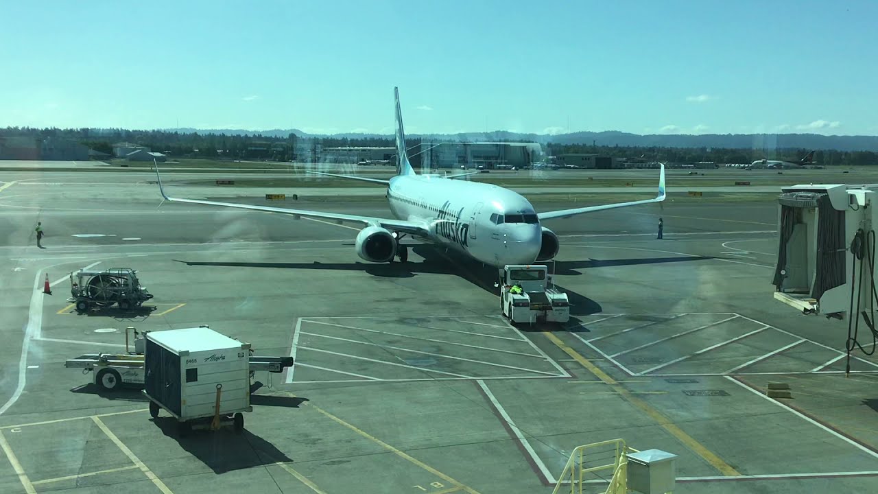 [HD] Alaska Airlines [N585AS] Pushing Back Out Of Gate C7 At PDX | Portland, OR
