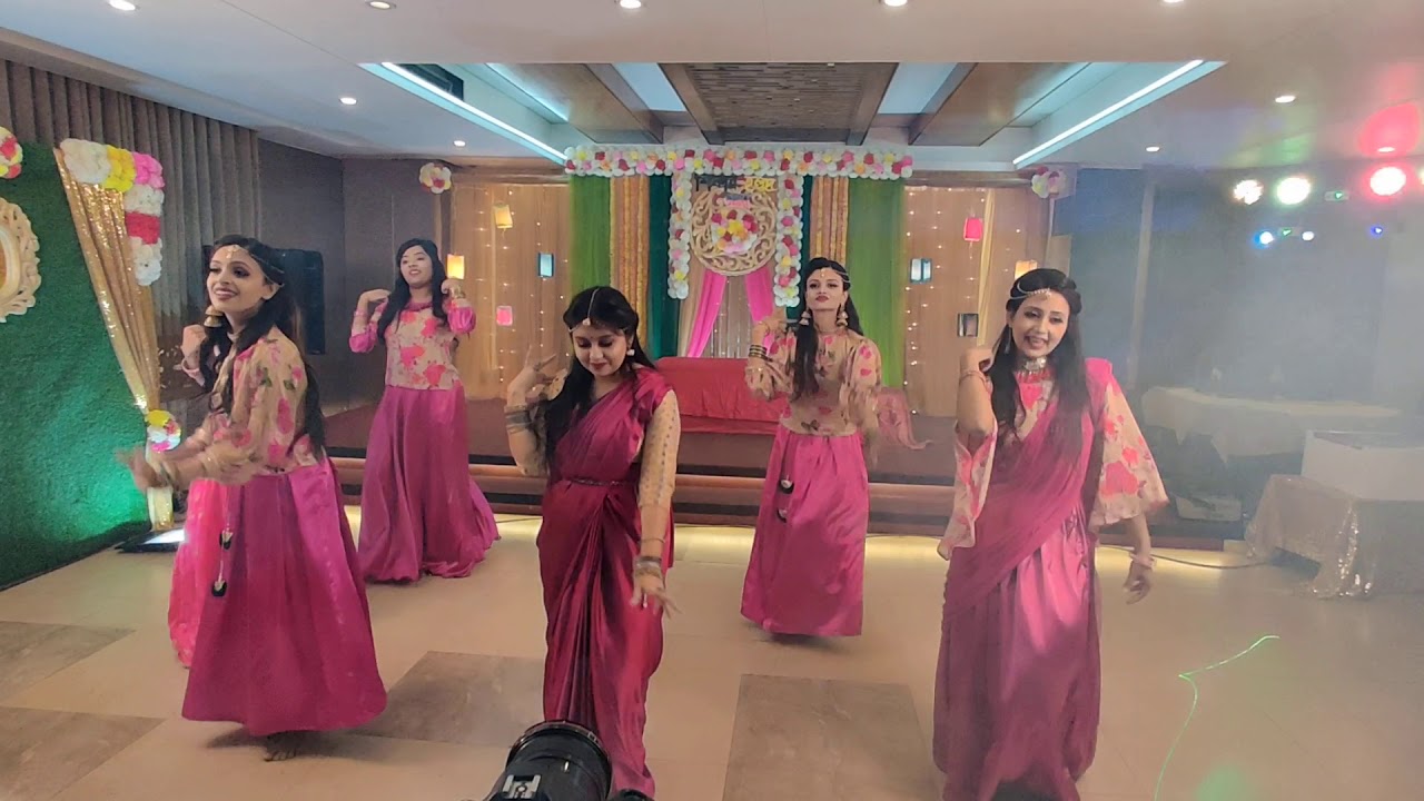 Anamika's haldi night (London Thumakda, Nach De Ne Saare, Bole Churiyan, Badi Mushkil, Maahi Ve)