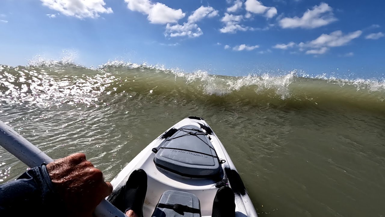 PESCA EN KAYAK LA OLA INESPERADA