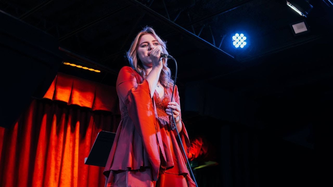 I CAN'T MAKE YOU LOVE ME - Tori Holub | Celebrating The Voices Of Women Live At Crooners 10/12/2025
