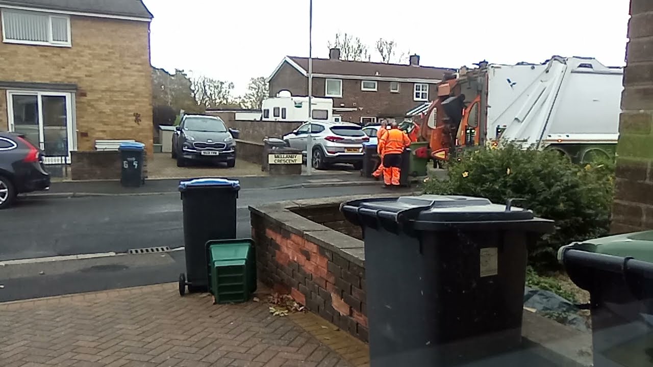 Binmen at 9:30am. XYD