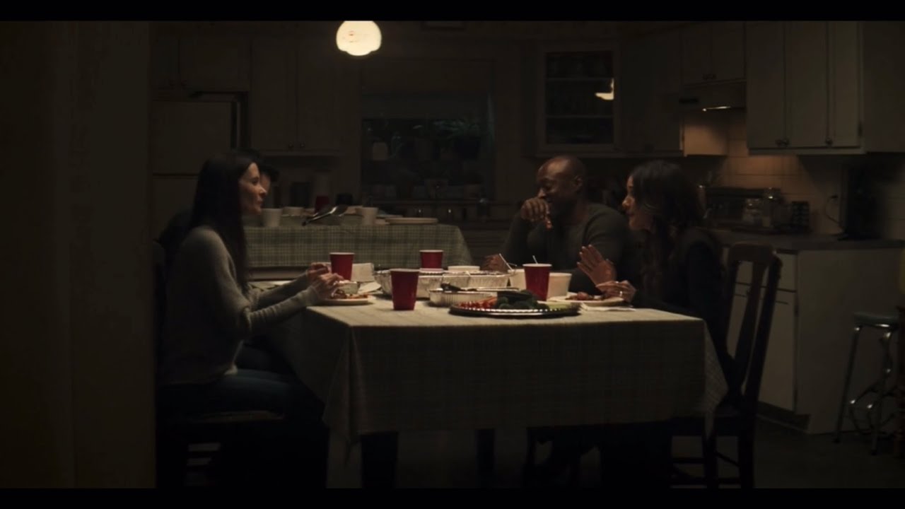 Lois & Clark have dinner with friends & family before Lois her surgery