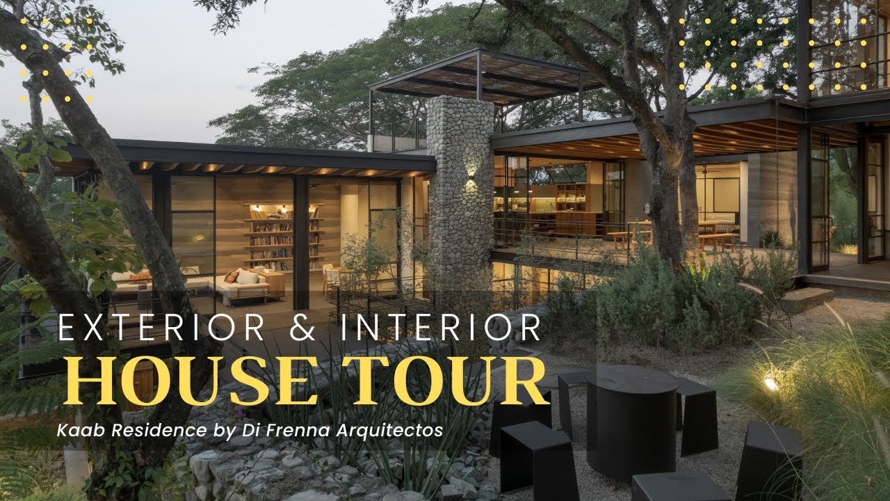 Kaab Residence - Дизайн дома с множеством существующих растений и деревьев на участке