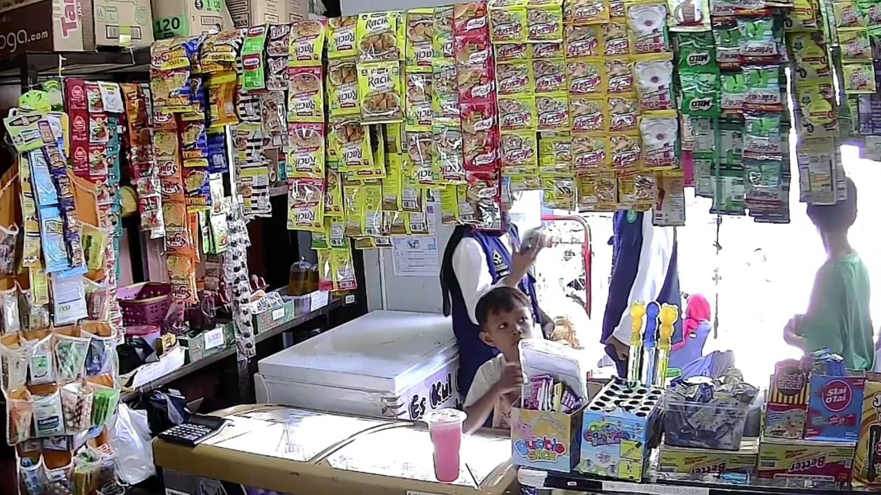 Detik detik warungku di serbu anak anak KKN