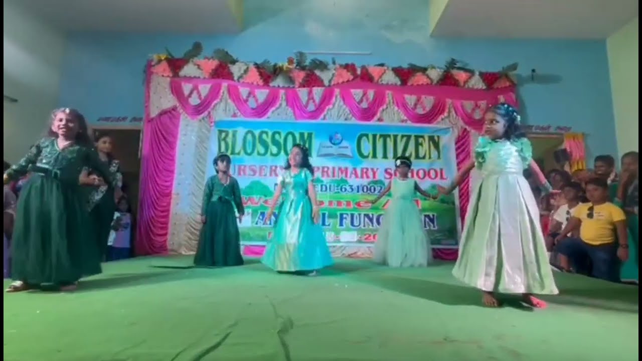 Poo Parika Neeyum Pogathey Song/U.kg Girls/Wonderful dance performance /by blossom school nagavedu.