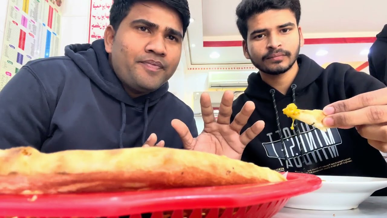 Aaj Breakfast karne ke liye restaurant me aagye.