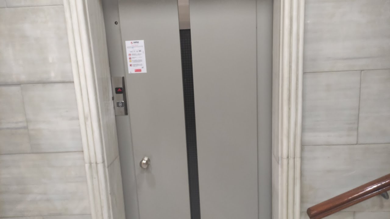 2018 Pappas traction elevator in medical offices on Athens