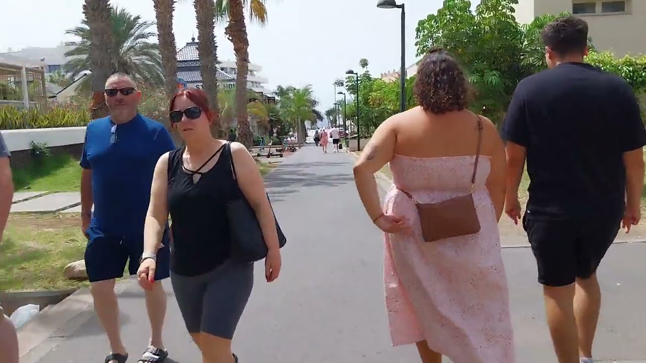  Tenerife - Hotel Vulcano walk to shops and bars