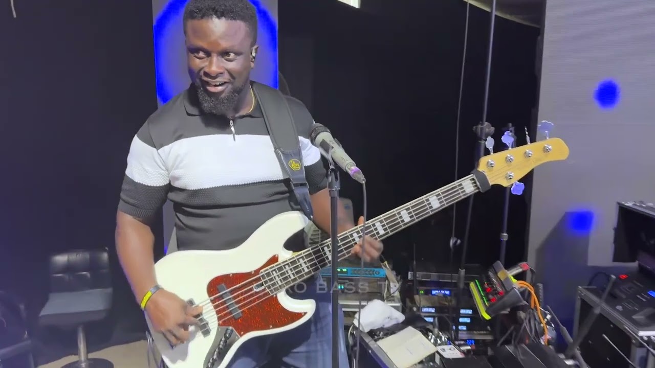 THE HOTTEST MAKOSSA PRAISE OF THE WEEK (27/6). With EmmaSings - KOKO BASS BAND CAM