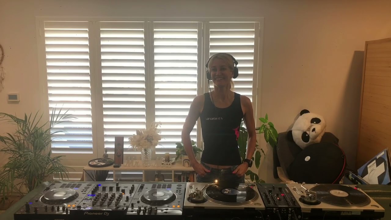 Samantha G vs  DJ Larko (Their 5th Mix together) - 100% Vinyl only