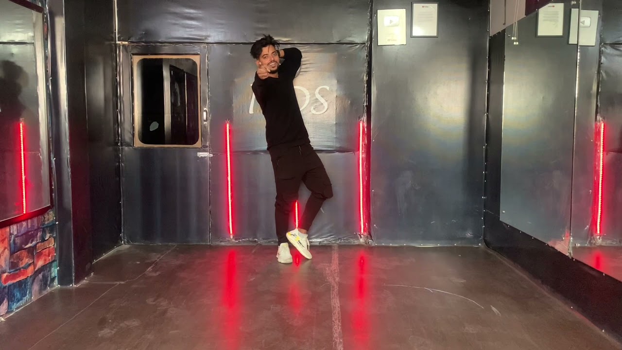 Aye meri Natkhati college ki Ladkiyon//bollywood dance tutorial/ अब घर पर ही ये डाँस सीखे