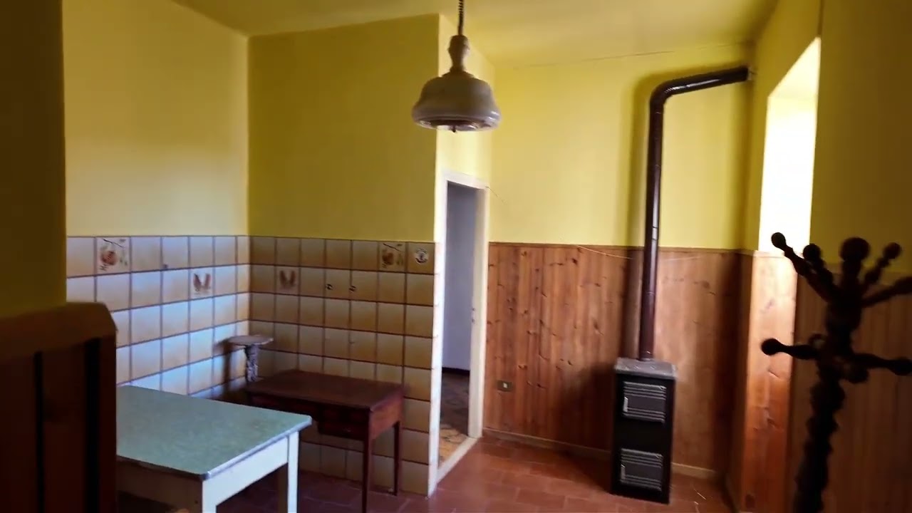 SALISANO (RI): cieloterra di ampia metratura