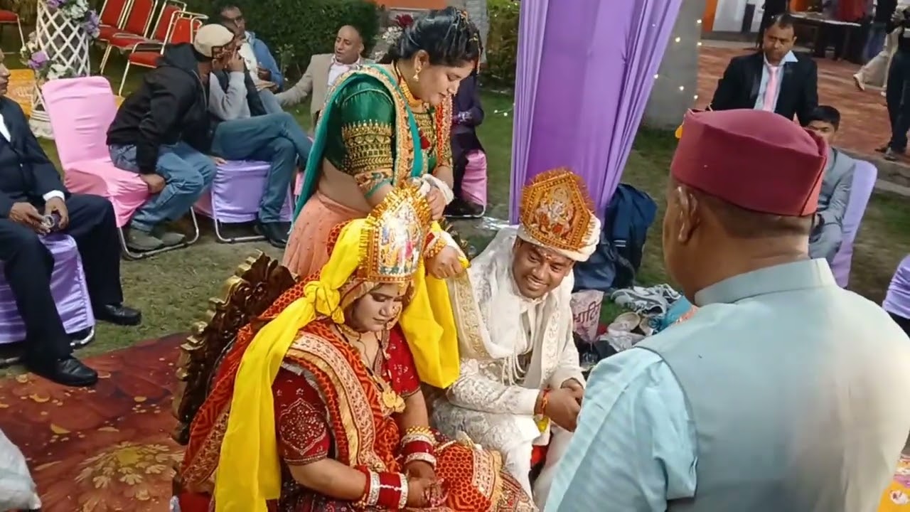 पंडित जी  ने अच्छे  से समझाया सात  फिरे  का  मतलब  और हंसते  हंसते बिदा  हुई  दुल्हन 😀😀😀😀