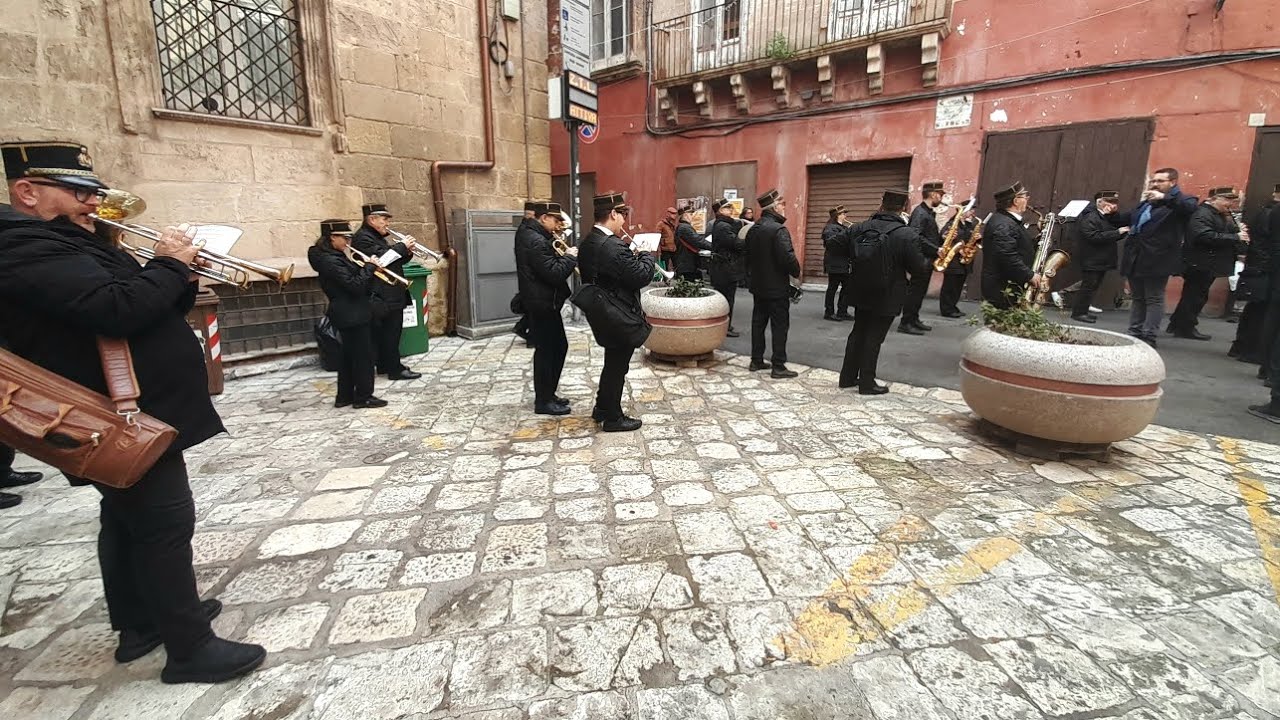 #Taranto #Natale #Musica Tu scendi dalle stelle suonata eseguita dalla #Banda 
