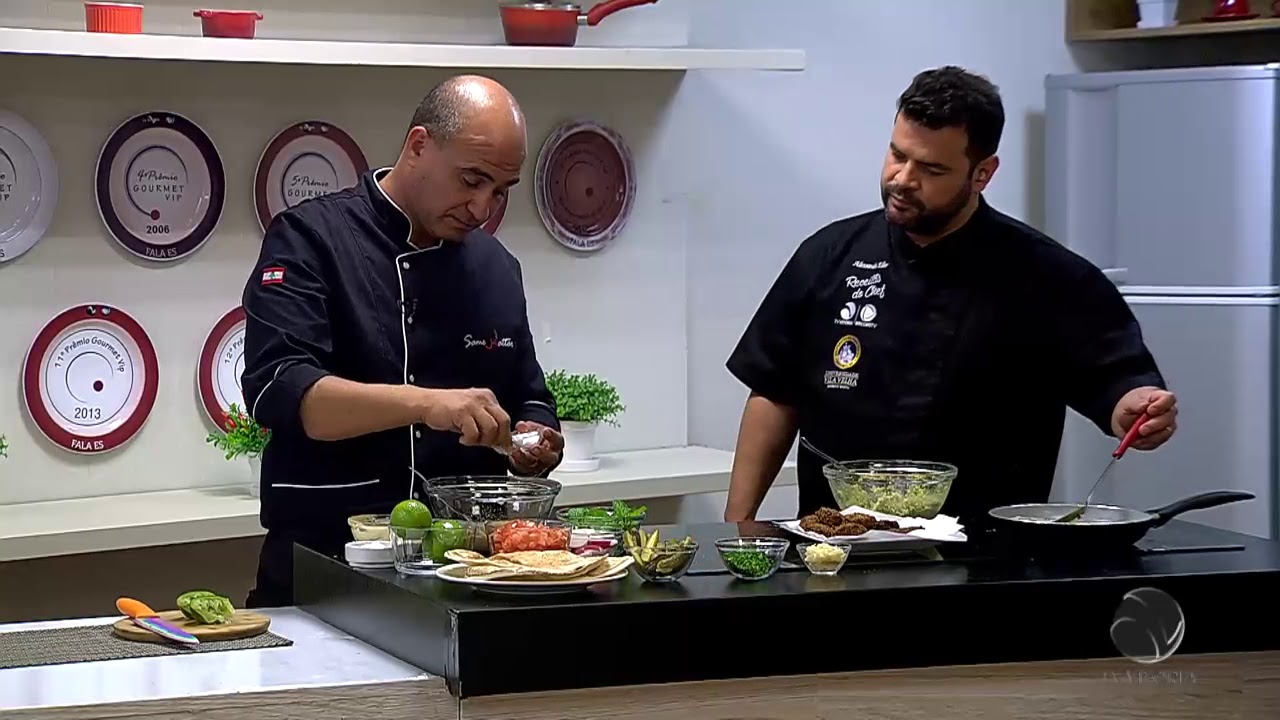 Receita Libanesa Falafel frito (bolinho de grão de bico) Com Libanês Same Mattar.