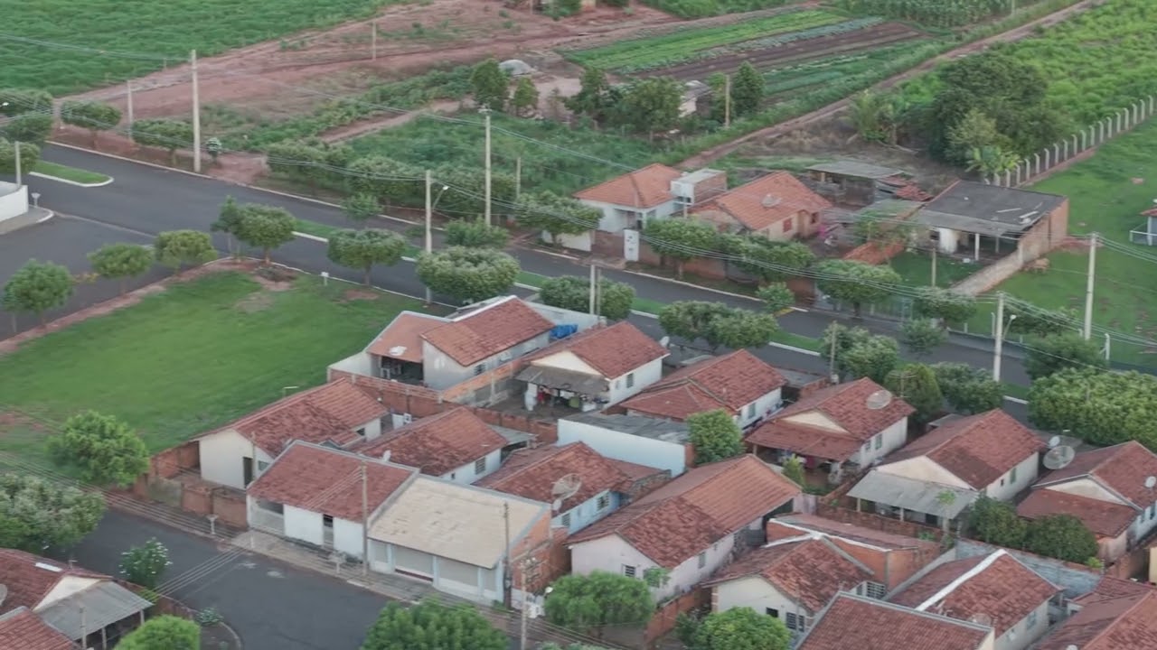 voo panorâmico na city Piacatu D DRONE011