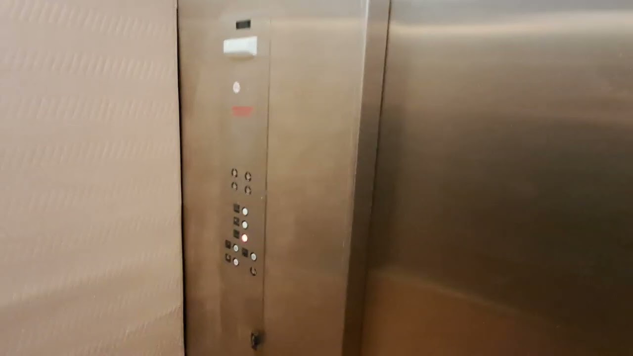 Arrow hydraulic elevator at 784 Franklin Avenue, Franklin Lakes, NJ